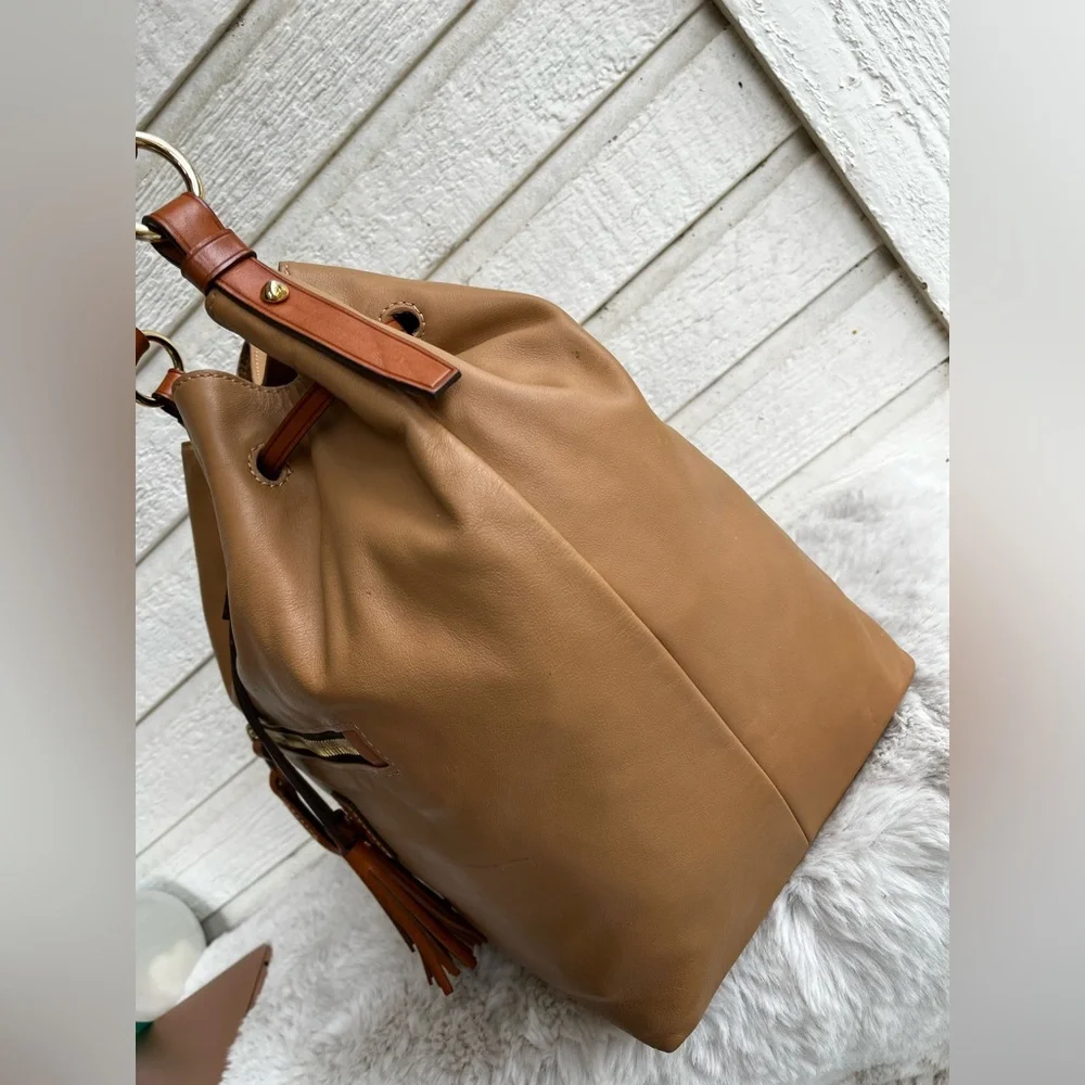 DOONEY & BOURKE Tan XL Tasha Drawstring Bucket Nag Shoulder Tote Sorrento Dillen - Picture 3 of 12